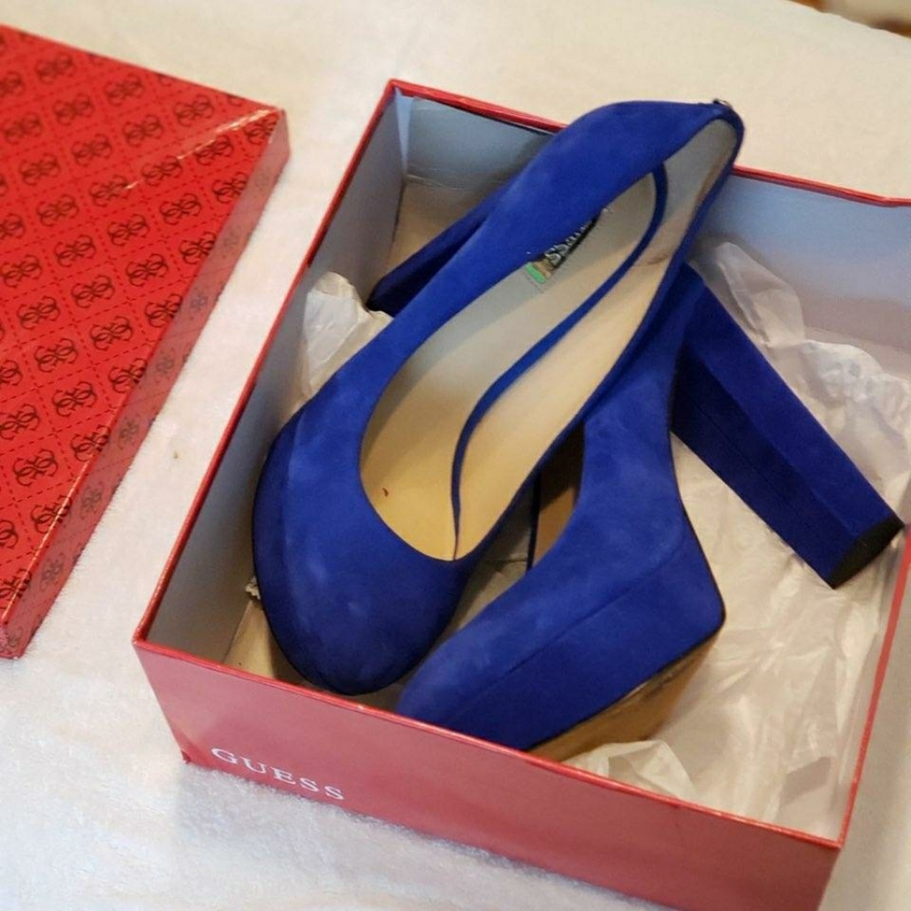 GUESS Platform Heels - Picture 7 of 9